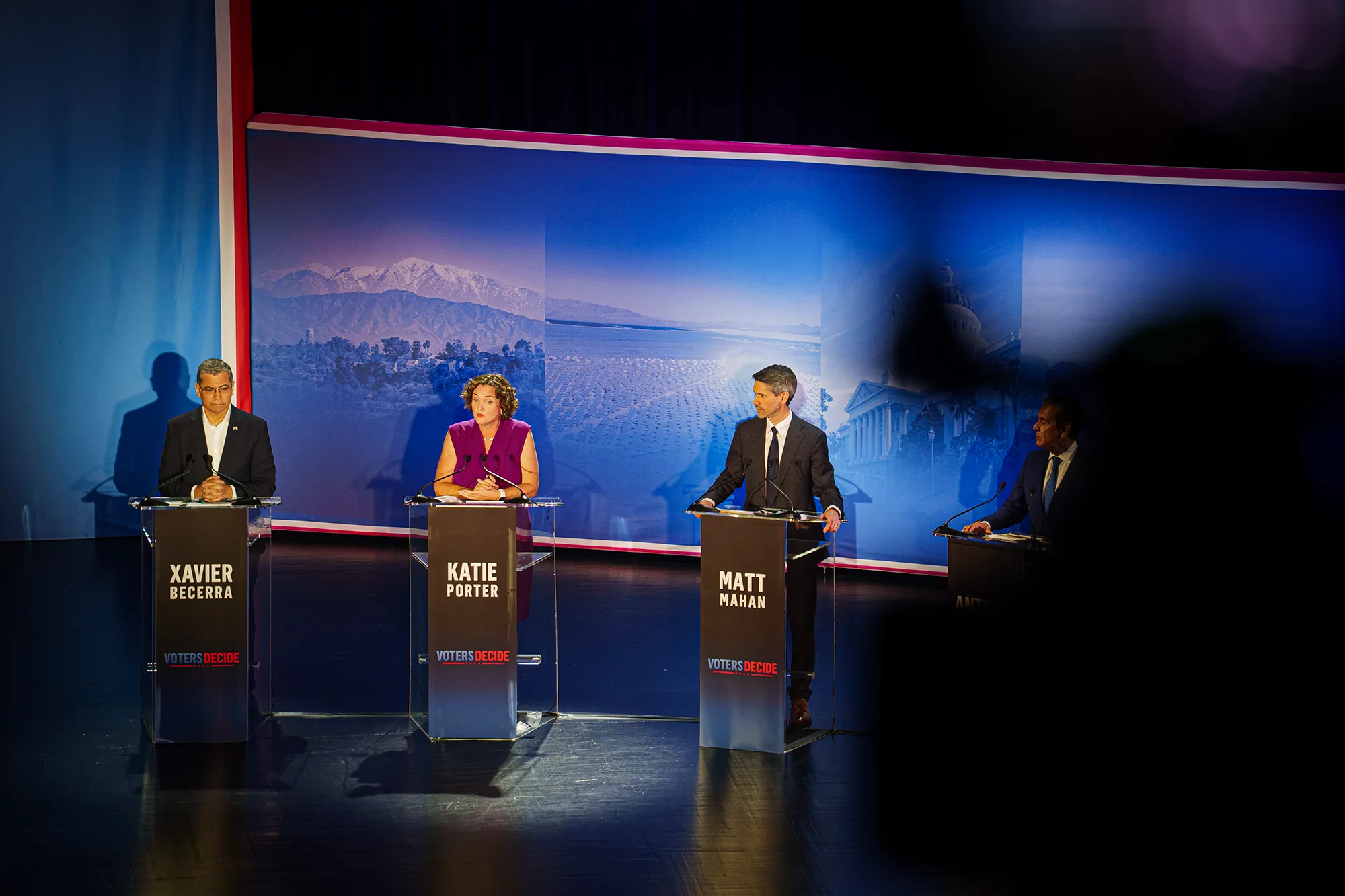 leading candidates urge voters to vote